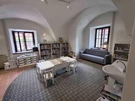 Prenovljena Knjižnica Polhov Gradec