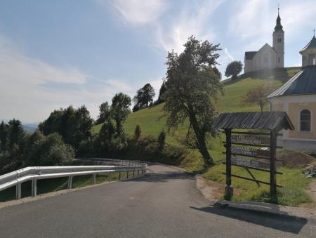 Asfaltiranje v Črnem Vrhu