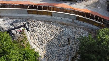Plaz pod OŠ Črni Vrh