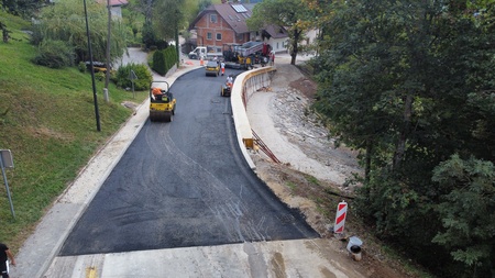 Plaz pod OŠ Črni Vrh