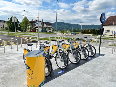E-kolesa na parkirišču Dobrova